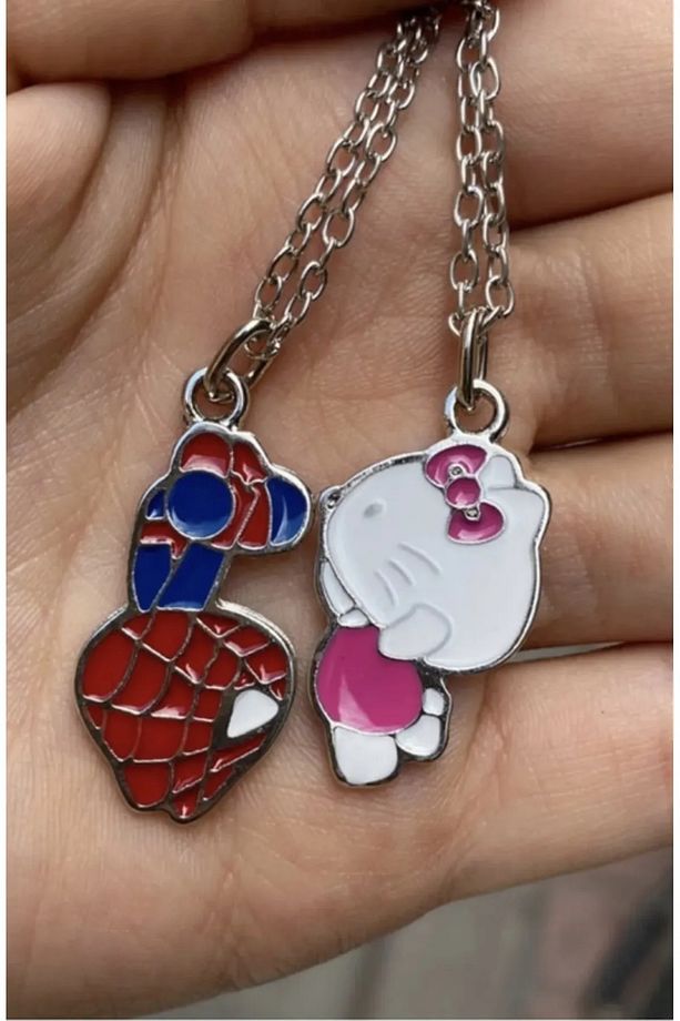 MIKNATISLI Hello Kitty Ve Spider-Man Çift Kolye - 1