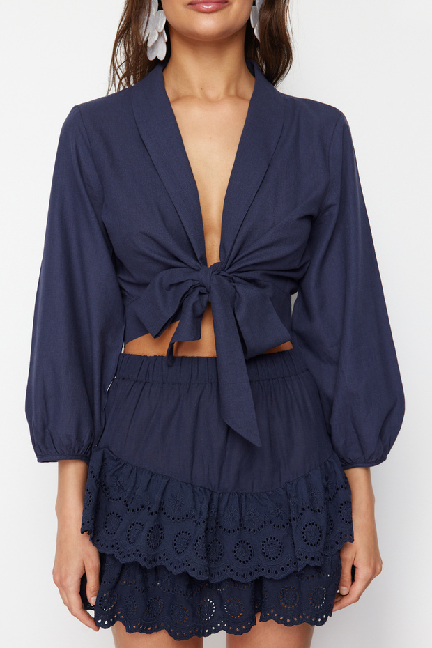 Lacivert Dokuma Bağlamalı Plaj Crop Bluz TBESS24BZ00006 - 4
