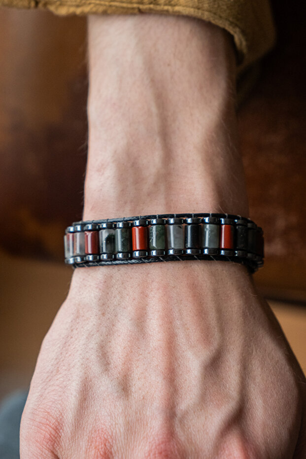 سوار منقوش من العقيق والهيماتيت - 6