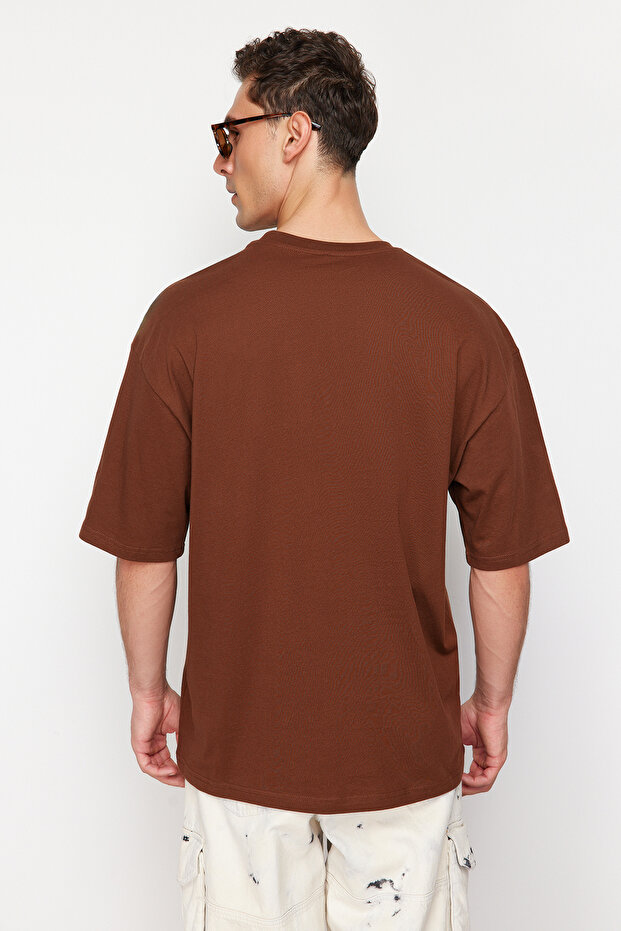Kahverengi Oversize/Geniş Kesim Dinozor Nakışlı %100 Pamuklu T-Shirt TMNSS23TS00243 TMNSS23TS00243 - 2