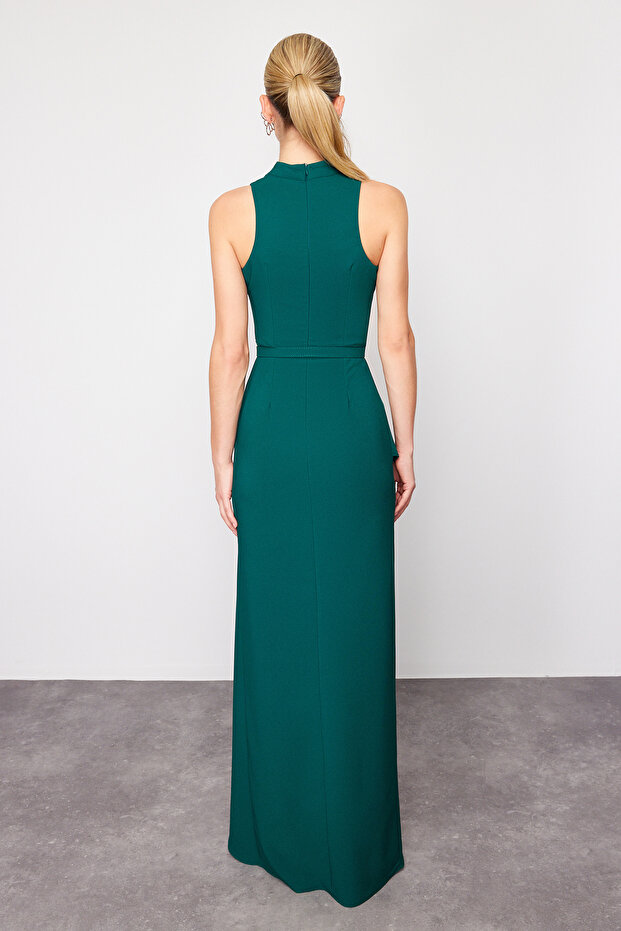 Smaragdově zelené poskakované dlouhé elegantní večerní šaty s páskem TPRSS24AE00146 - 6
