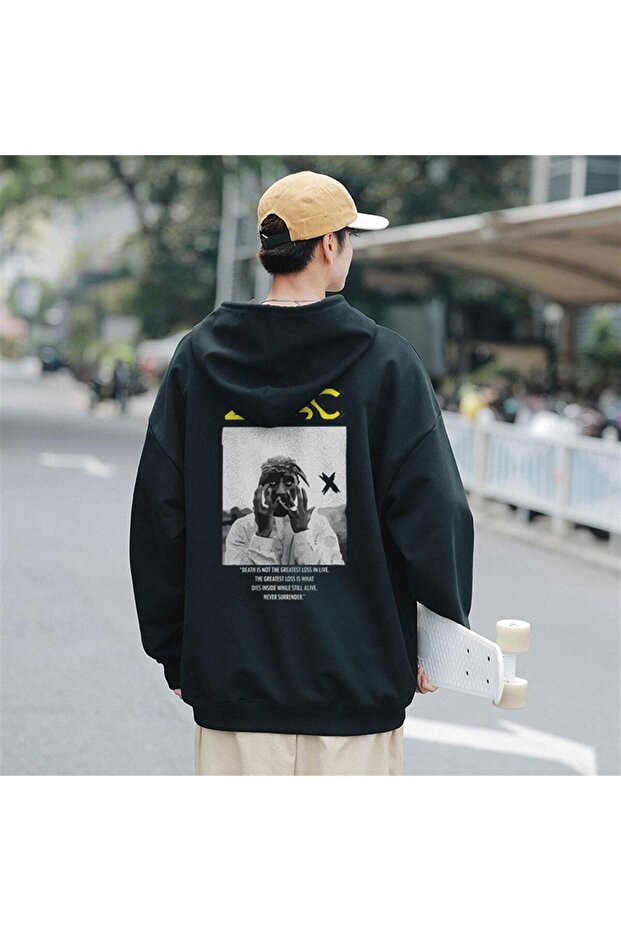 سويت شيرت بقلنسوة أسود كبير الحجم مطبوع للجنسين من Chouze 2Pac