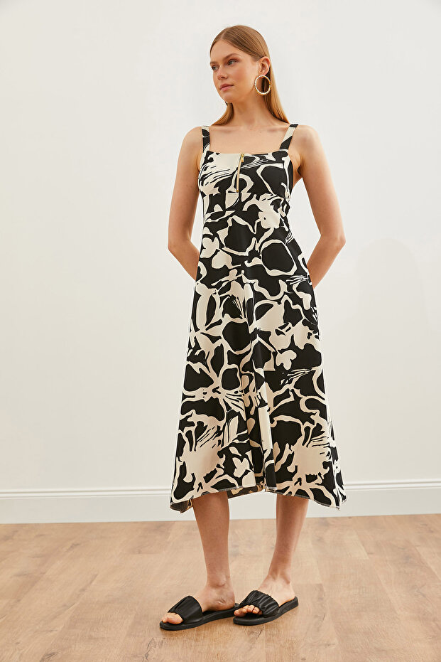 Kadın Siyah Beyaz Fermuarlı Desenli Örme Elbise ELB-19000615 - 3