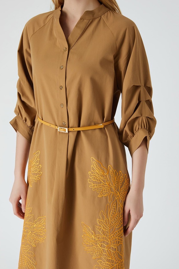 Kontrast nakışlı elbise - 2