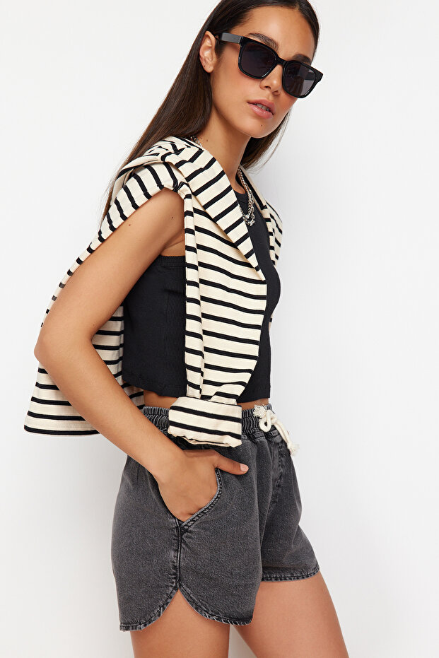 Siyah Lastikli Bel Yüksek Bel Denim Şort TWOSS24SR00133 - 3