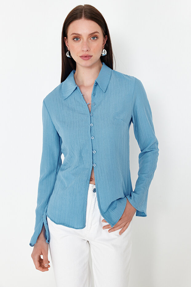 Light Blue Textured Fitted Waist Sitting Woven Shirt Twoss24Go00002