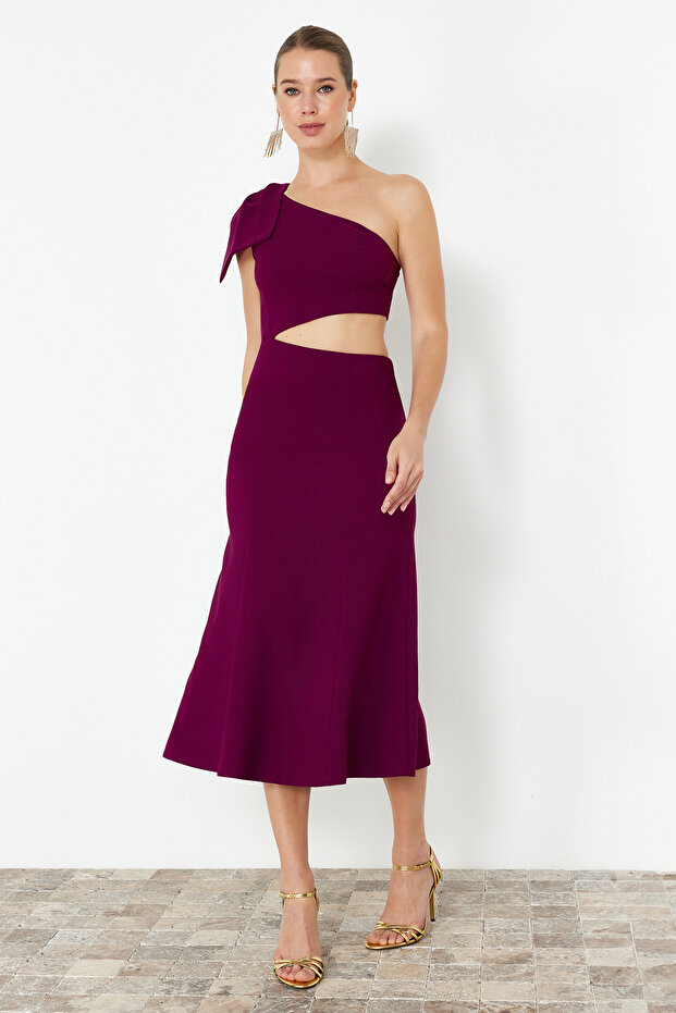 Mürdüm Fiyonklu Pencere/Cut Out Detaylı Dokuma Şık Abiye Elbise TPRSS24EL00196 - 2