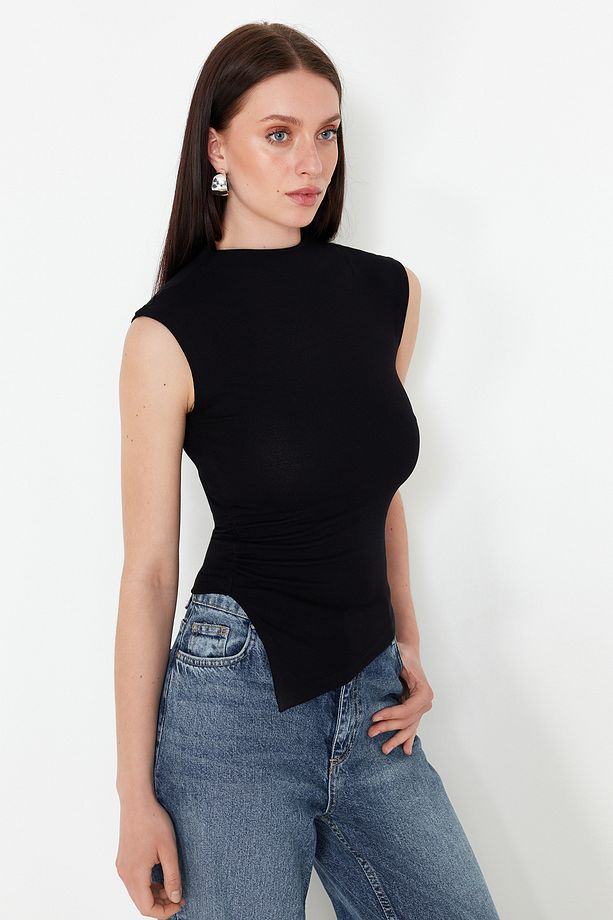 Siyah Dik Yaka Büzgü/Drape Detaylı Fitted/Vücuda Oturan Asimetrik Örme Bluz TWOSS24BZ00534 - 3