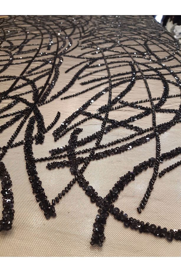 Abiyelik Asimetrik desenli İşlemeli Dantel 2.5 Metre (Astar Dahil) - 1