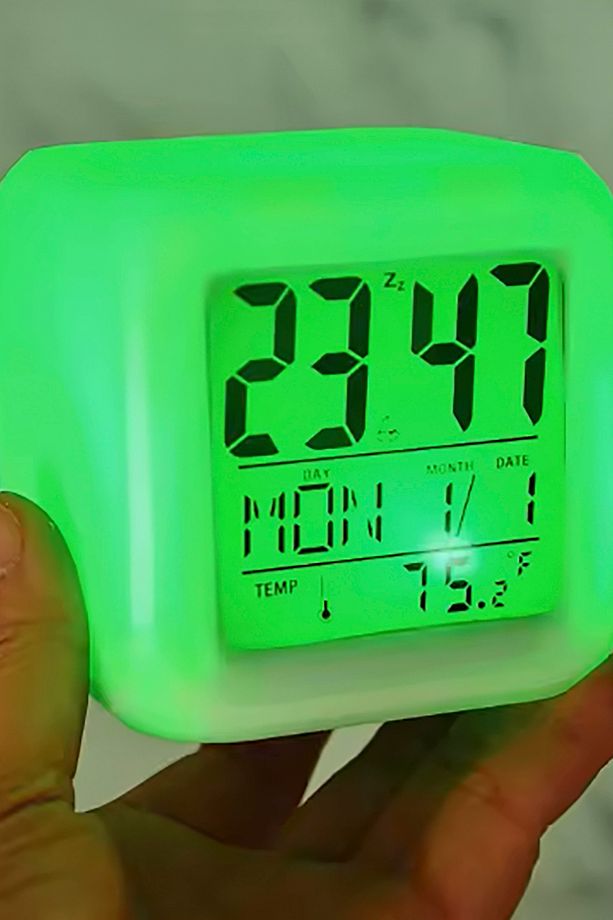 7 Renk Değiştiren Çocuk Odası Alarmlı Dijital Küp Çalar Saat Takvim Kronometre Saat Alarm - 2