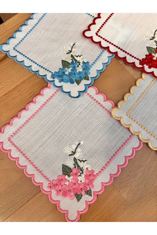 Spring Branch Embroidered 4-Piece Cocktail Pecete