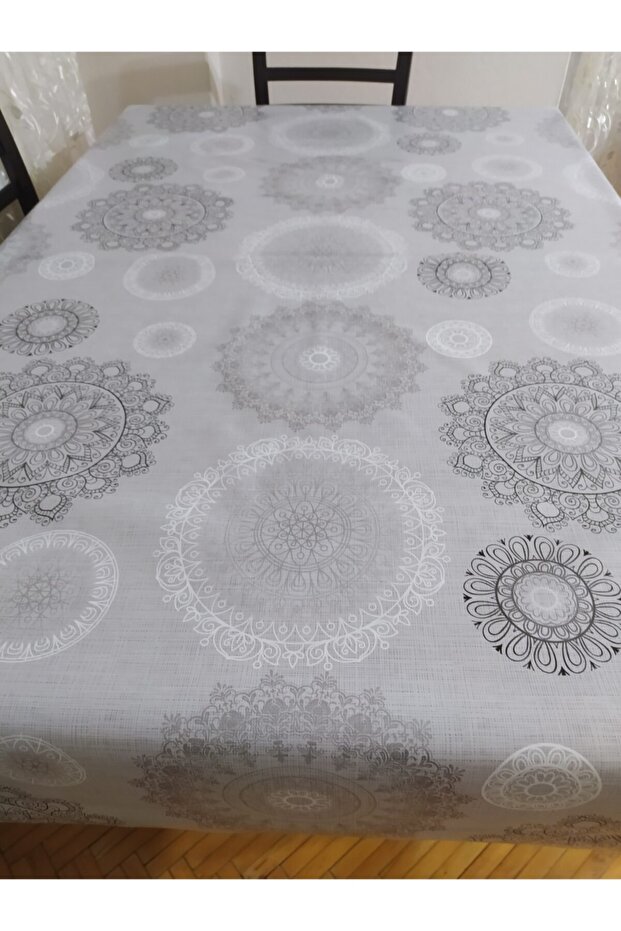 مفرش المائدة البلاستيكية اللون الرمادي نمط عداء - 3