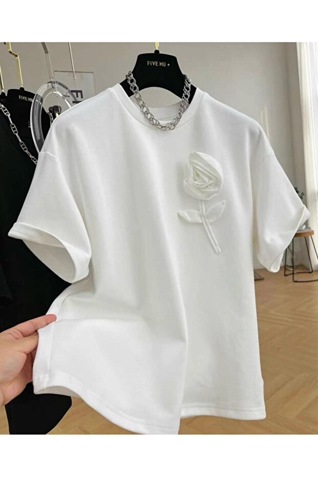 Gül Detaylı Yeni Sezon Basıc T-shirt - 1