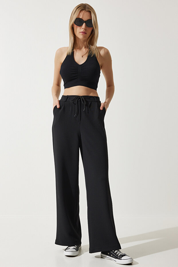 Damskie czarne spodnie dresowe z szeroką nogawką RV00193 - 2