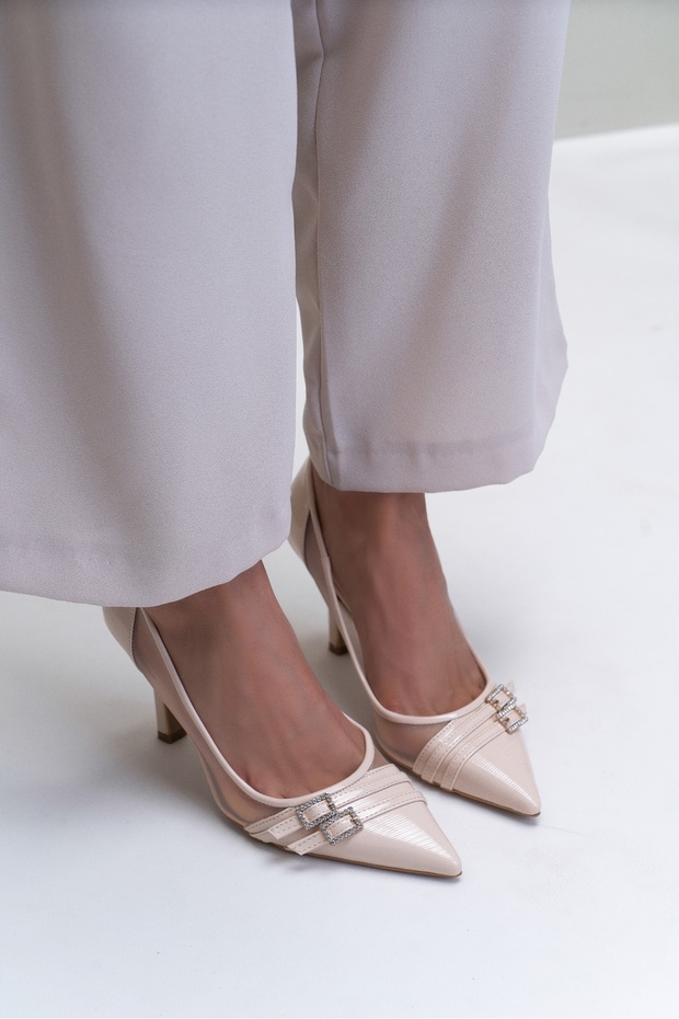 Bézs mintás dupla csatos részlet női vékony sarkú cipő - 2