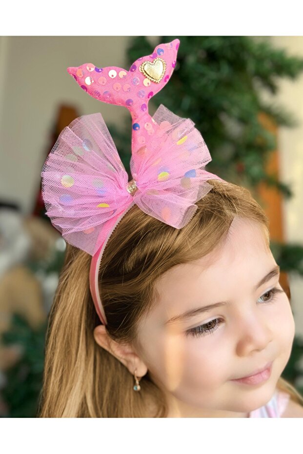 Large, sparkly sequined heart-shaped tulle mermaid tail star crown, children's birthday crown, light pink.
