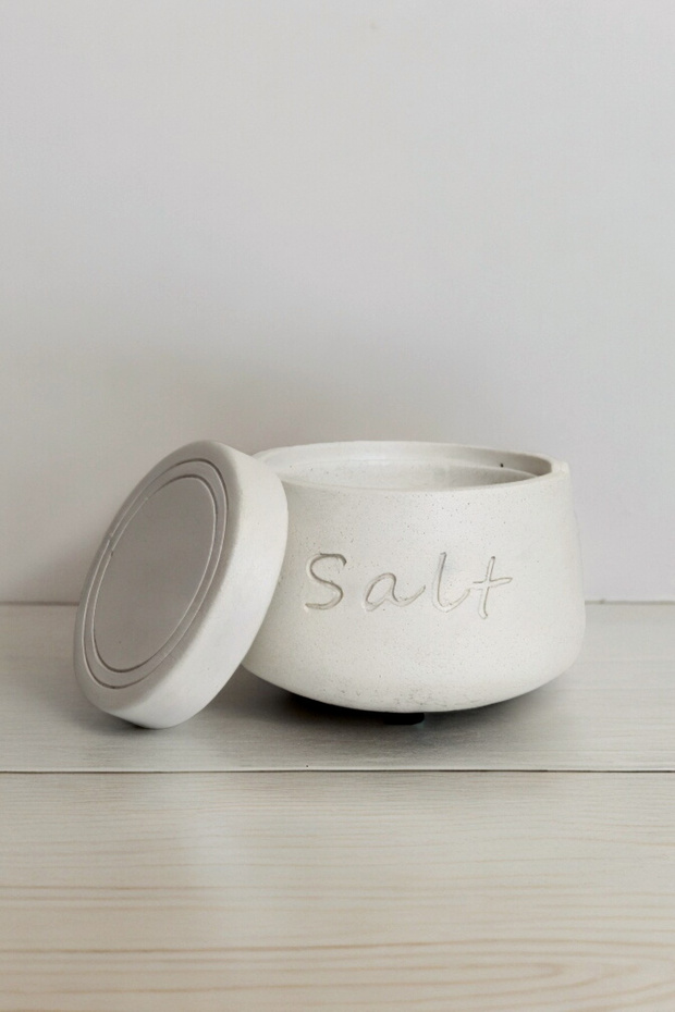 Concrete Iconic Salt Shaker - Snowdrop White