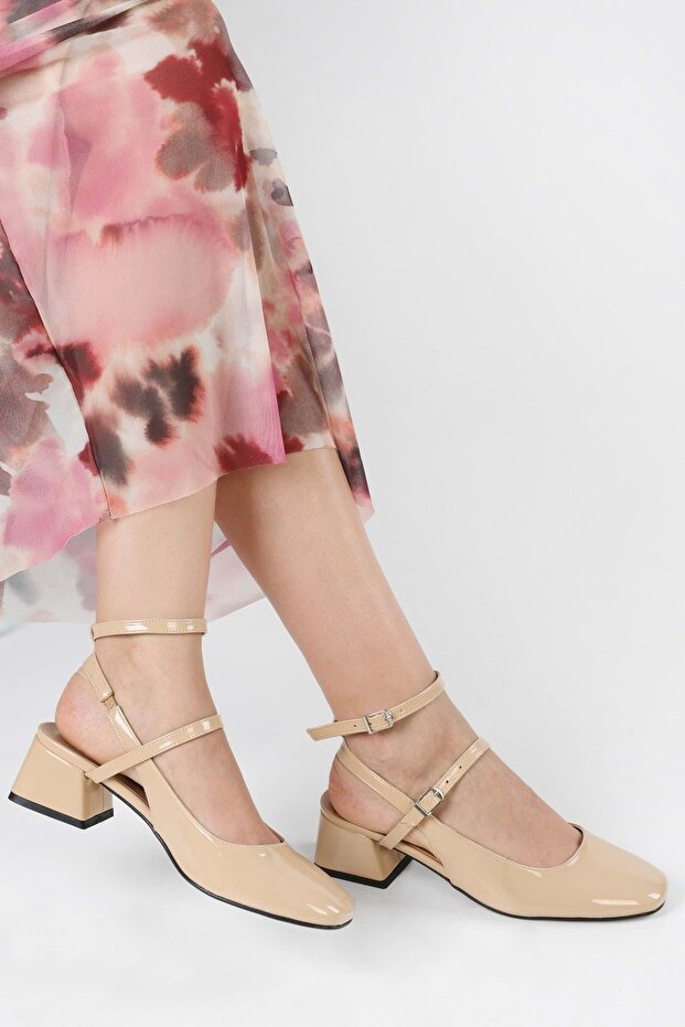 Idean csatos lakkbőr tompa orrú női sarkú cipő - 5