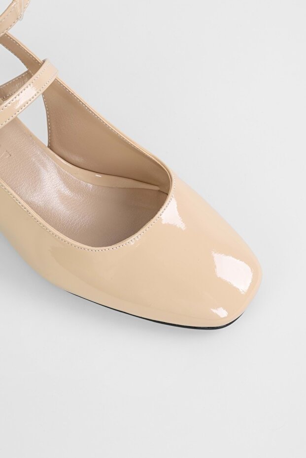 Idean csatos lakkbőr tompa orrú női sarkú cipő - 4