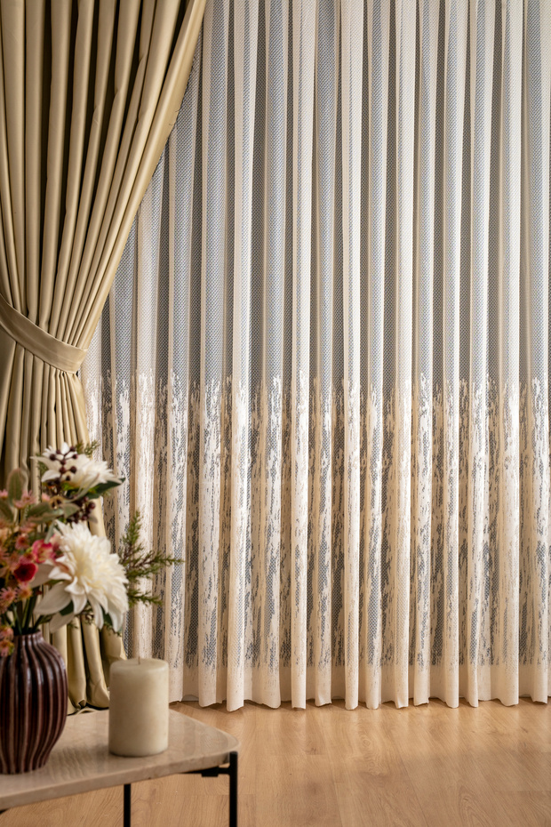 READY TO USE FLAME PATTERNED HONEY FOAM COLOR SEQUENCY PLEATED 1X2 TULLE CURTAIN - 1