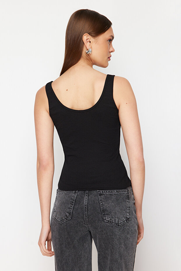 Siyah-Beyaz 2'li Paket Fitted/Vücuda Oturan Havuz Yaka Fitilli Esnek Örme Atlet TWOSS24AL00050 - 7