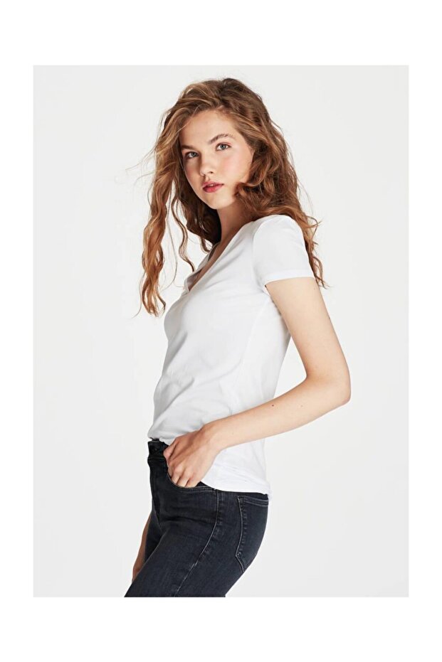 Kadın Beyaz V Yaka T-shirt - 1