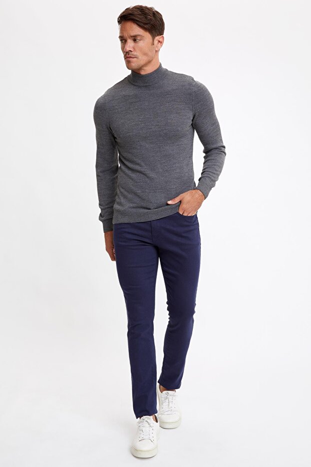 Pantaloni slim fit