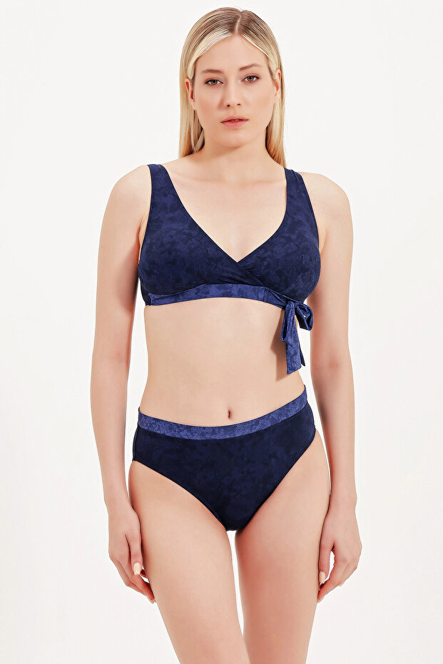 ÜÇGEN BİKİNİ - 1