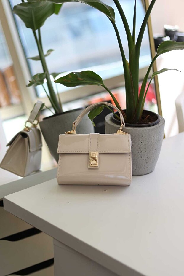 Women's Cream Patent Leather Buckle Detailed Chain Shoulder Bag