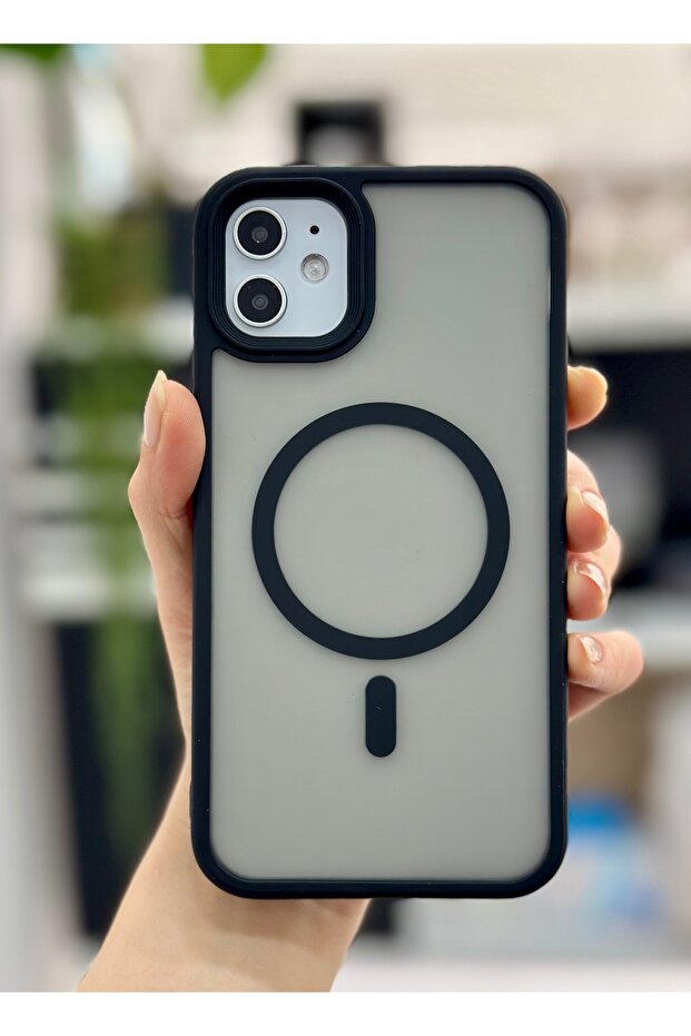 Iphone 11 Uyumlu Mat Siyah Magsafe Özellikli Darbe Önleyici Şeffaf Silikon Kılıf - 3