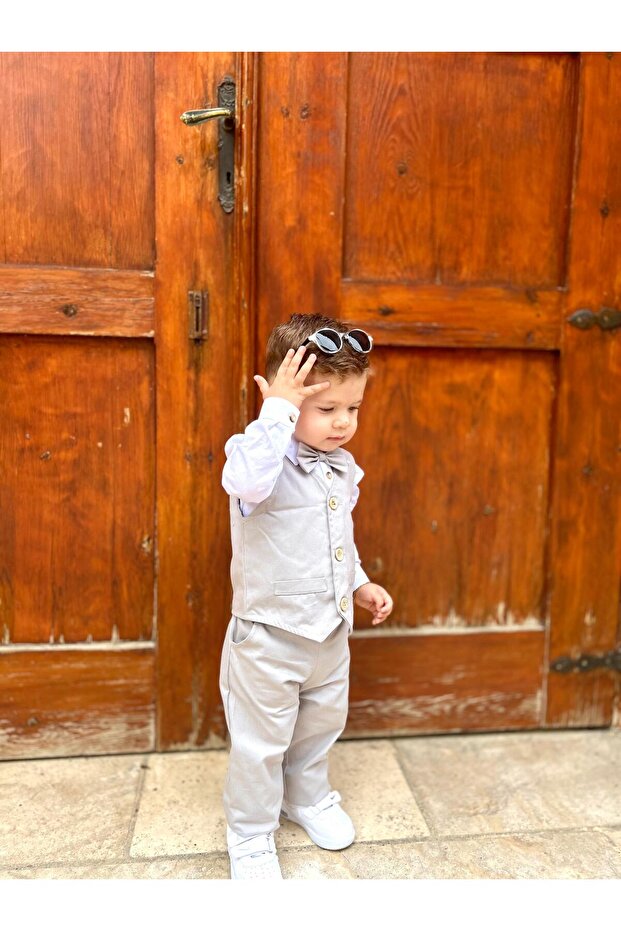 Linen Vest Set Vest Shirt Pantalon is a set of 4, including bow tie.