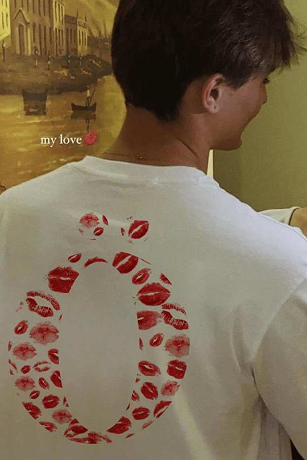 Letter O Kiss Kiss Design T-Shirt