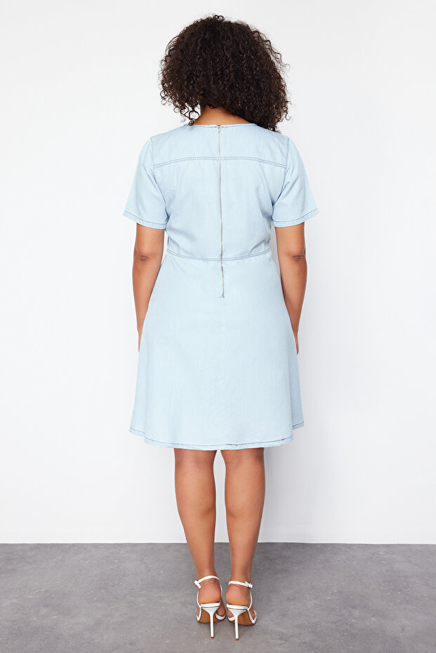 Açık Mavi V Yaka Tencel Mini Denim Elbise TBBSS24AH00157 - 6