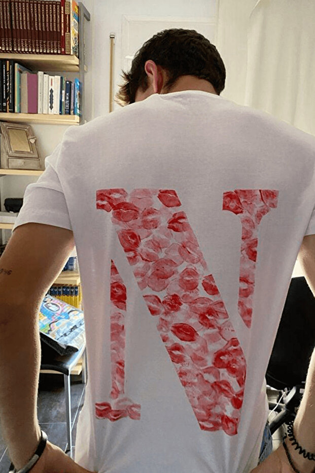 Letter N Kiss Kiss Design T-Shirt