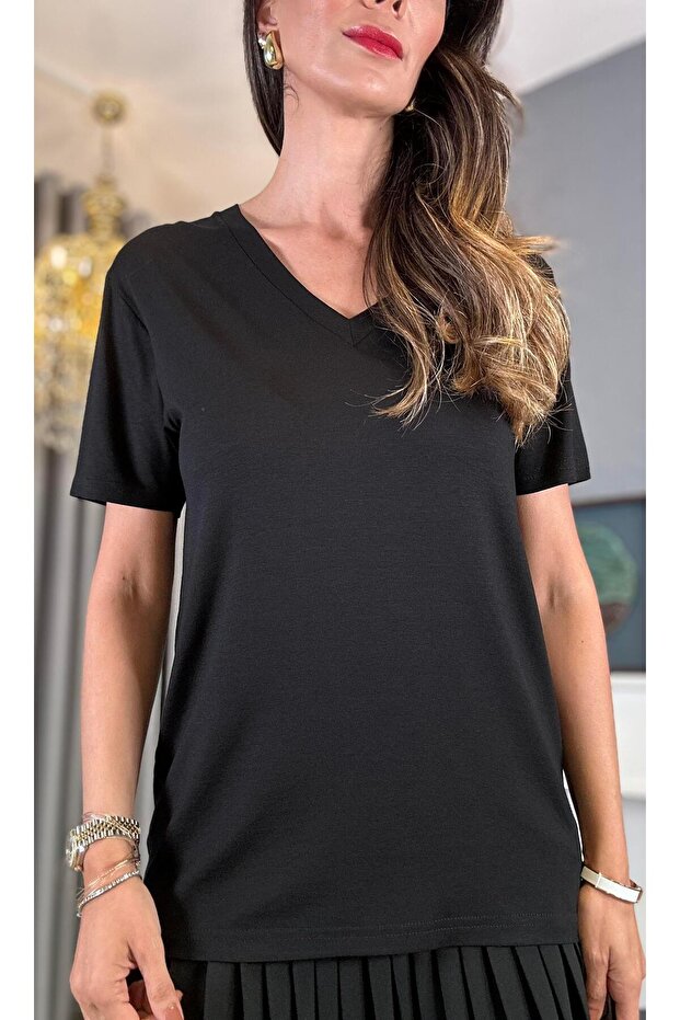 تي شيرت أسود برقبة على شكل حرف V - موديل أساسي - 3