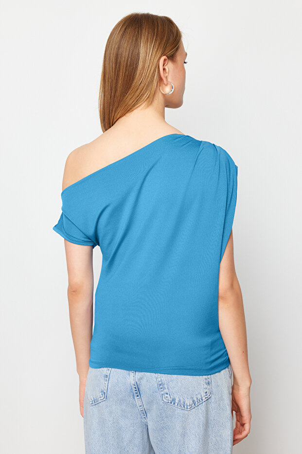 Indigo Regular/Normal Kalıp Asimetrik Yaka Sıfır Kol Esnek Örme Bluz TWOSS24BZ00396 - 6