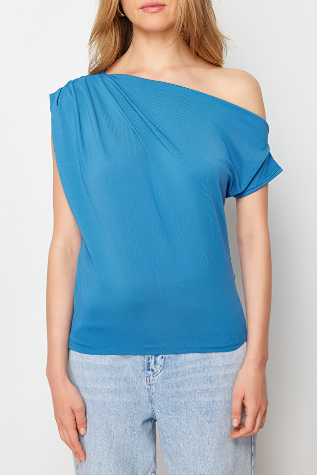 Indigo Regular/Normal Kalıp Asimetrik Yaka Sıfır Kol Esnek Örme Bluz TWOSS24BZ00396 - 4