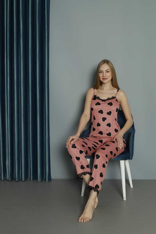 Kadın İp Askı Yaka ve Paça Güpürlü Pembe Kalpli Pegasus Kumaş Pijama Takımı - 2