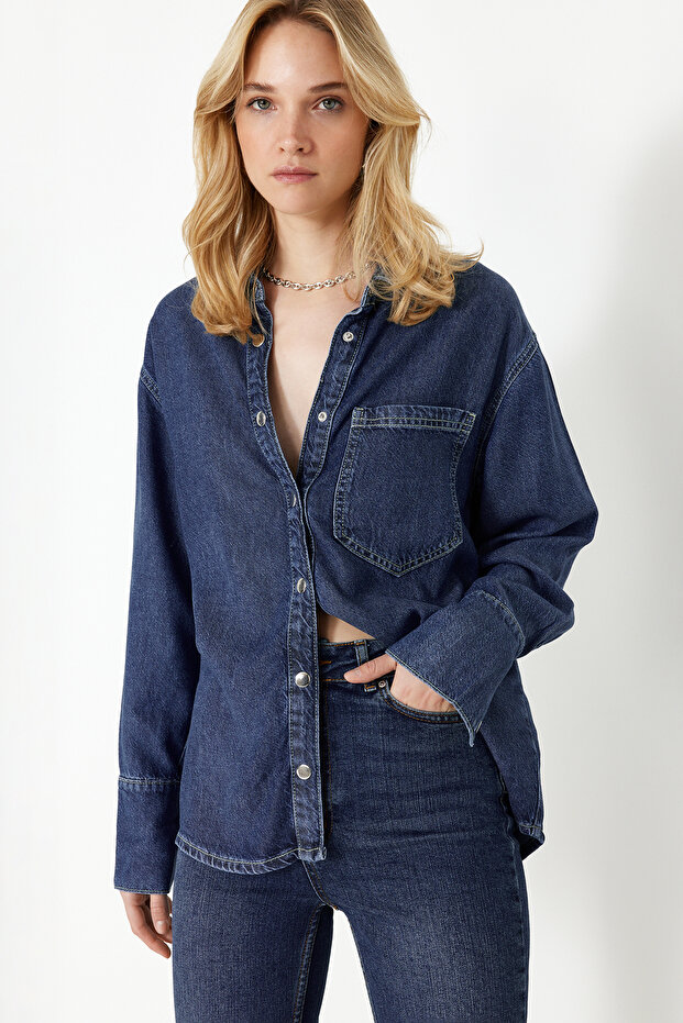 Koyu Mavi More Sustainable %100 Tencel™ Oversize Denim Gömlek TWOSS24GO00141 - 3