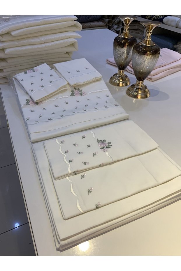 Duvet Cover Set, Double Size Embroidered Cotton Satin, Composed of 6 Pieces. (Duvet Cover). King Size