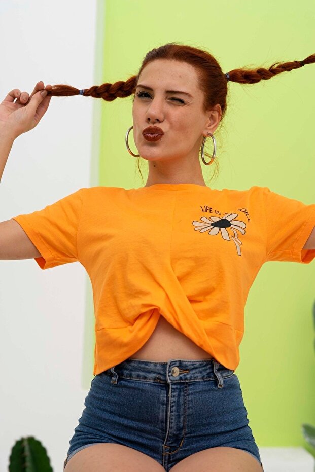 Women's Twist Detailed Printed Crop T-shirt
