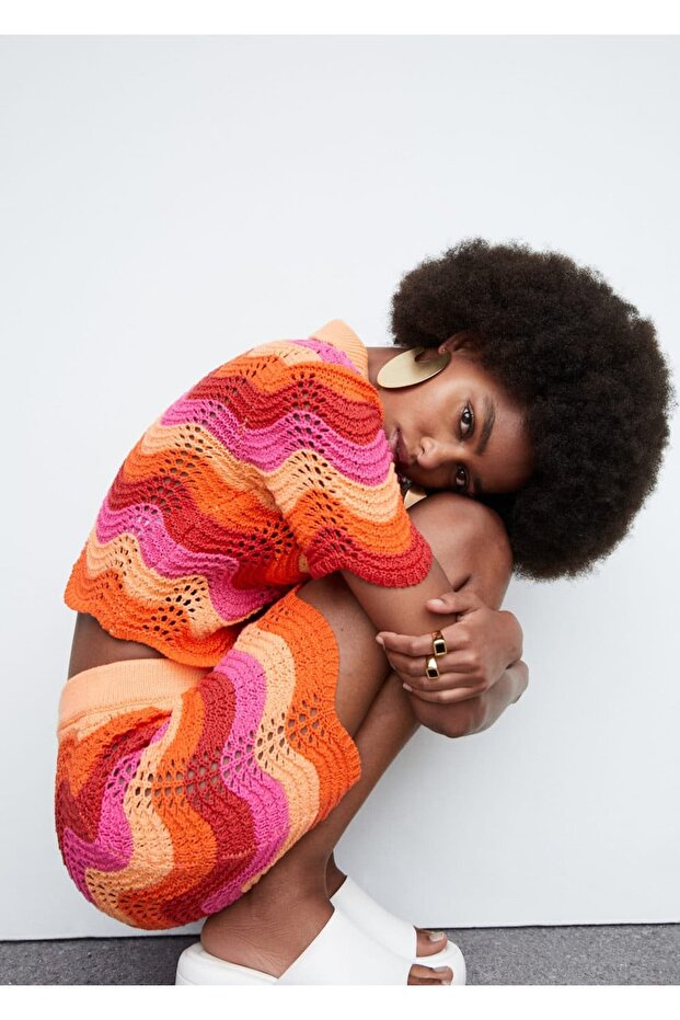 Delikli dokumalı mini etek - 5