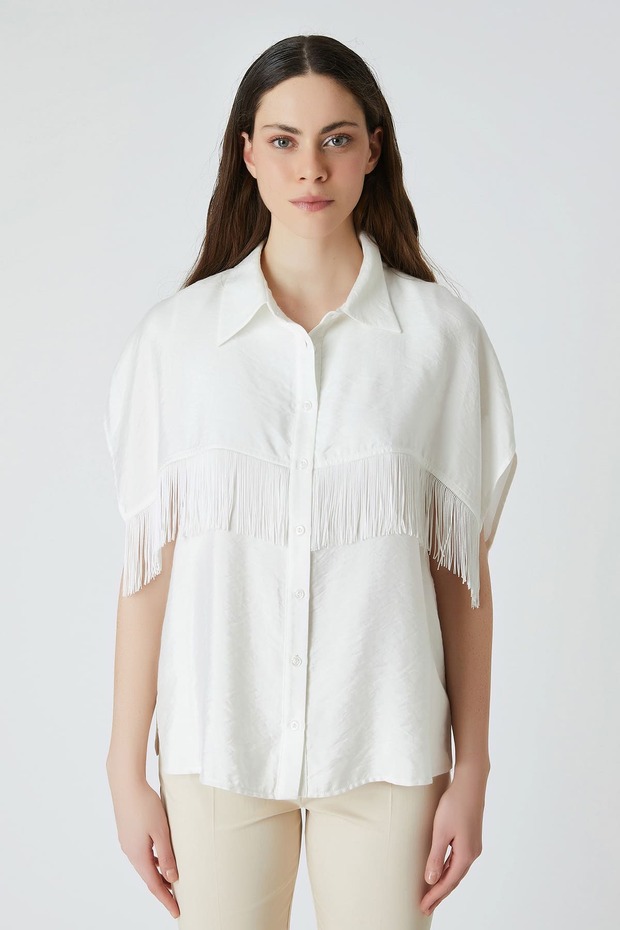 Beyaz saçaklı gömlek - 1