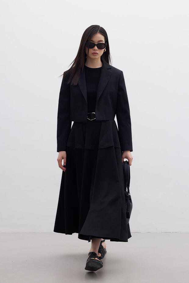 Schwarzer Rock mit Volant-Design - 2