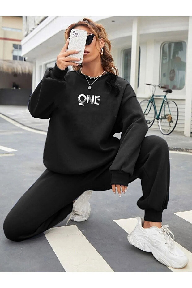 One Printed Women's Sweatshirt and Sweatpants Set