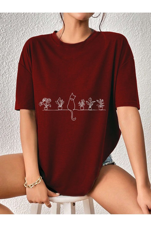 Cat Printed Oversize T-shirt - Sitting on the Shelf