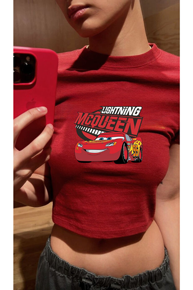 تي شيرت نسائي قصير موديل Red Lightning Mcqueen