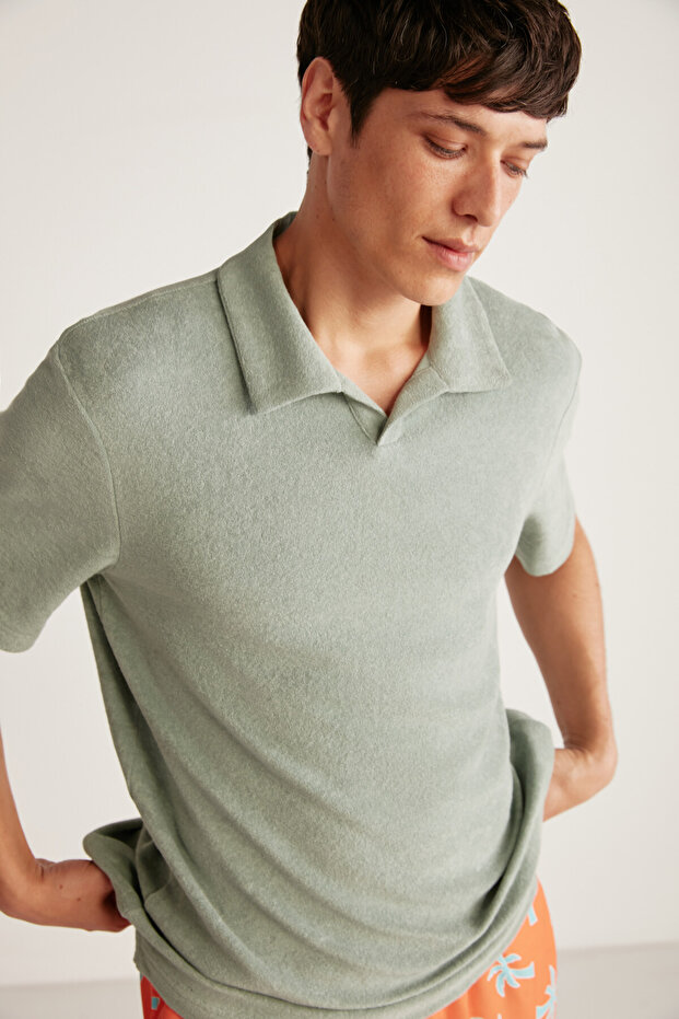 Męski T-shirt polo Todd z frotte, grubym, teksturowanym zielonym T-shirtem polo - 2