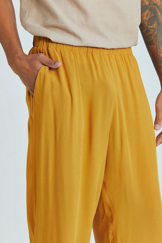 Relaxed Fit Dökümlü Erkek Pantolonu Sarı - 5