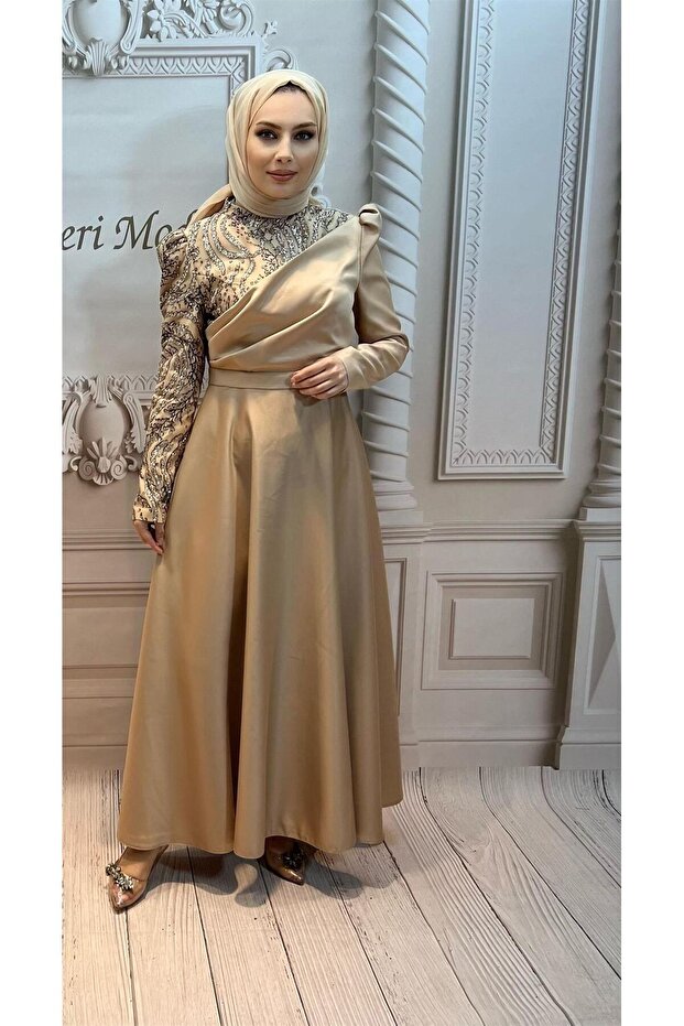 Rota Ust Kısmı Capraz Ve Pullu Saten Krem Elbise - 1